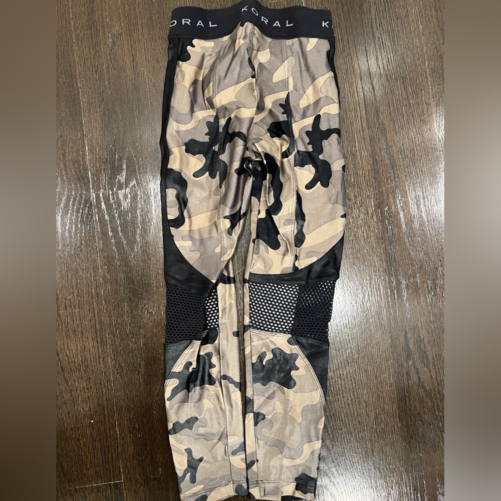LADIES EXTRA SMALL XS KORAL ACTIVEWEAR HIGH WASTE LUSTROUS LEGGINGS BLACK CAMO